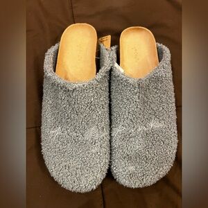 PINK Victoria's Secret Gray Slippers Large (10) NEW with tag